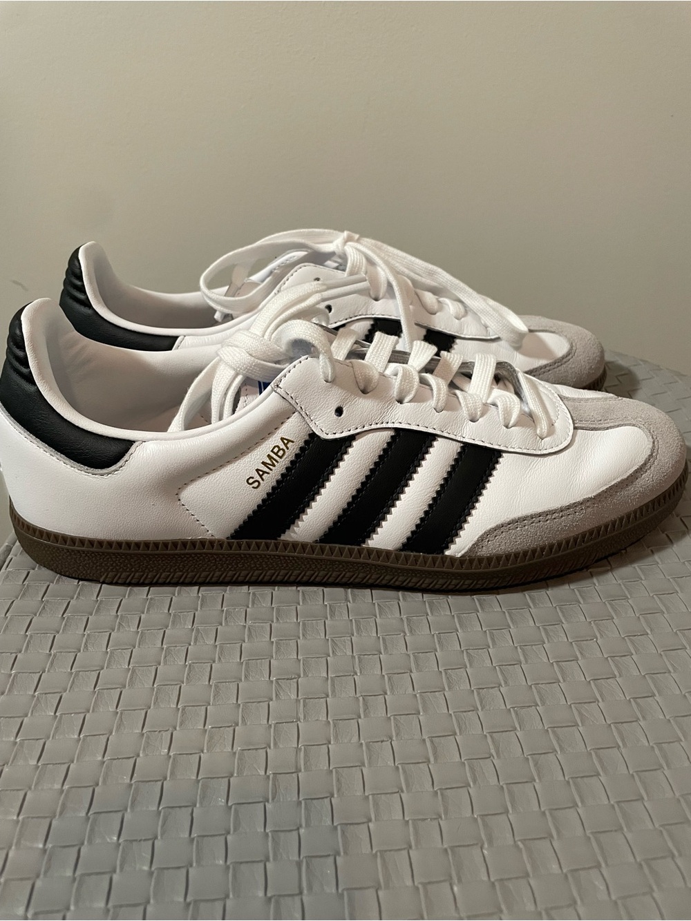 adidas Samba Men’s 7.5 White/Black Classic Sneakers- Excellent Condition